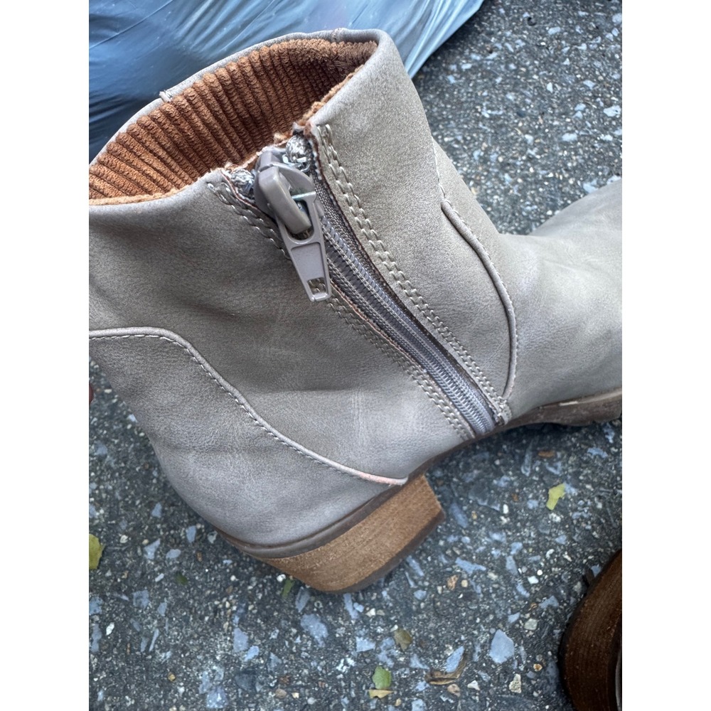 Korks Womens Taupe Grey Ankle Boots Block Heel Lug Sole KR0004655 Size 7.5M - Picture 5 of 8